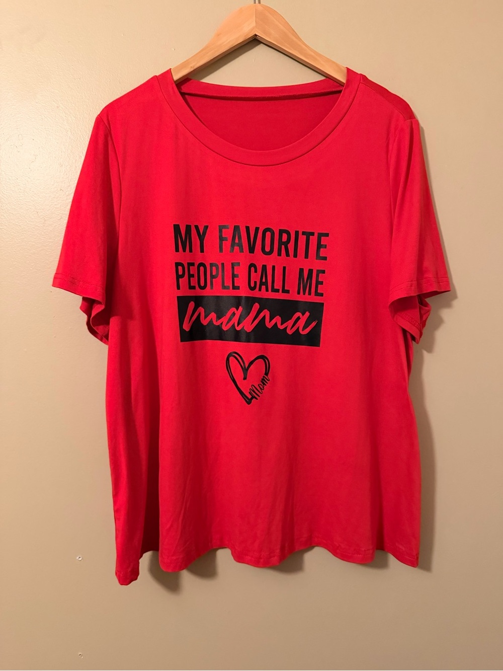 Red Graphic Tee "My Favorite People Call Me Mama"